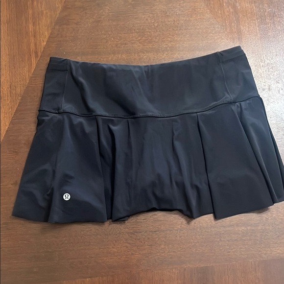 Lululemon Women's Black skirt - Picture 2 of 5